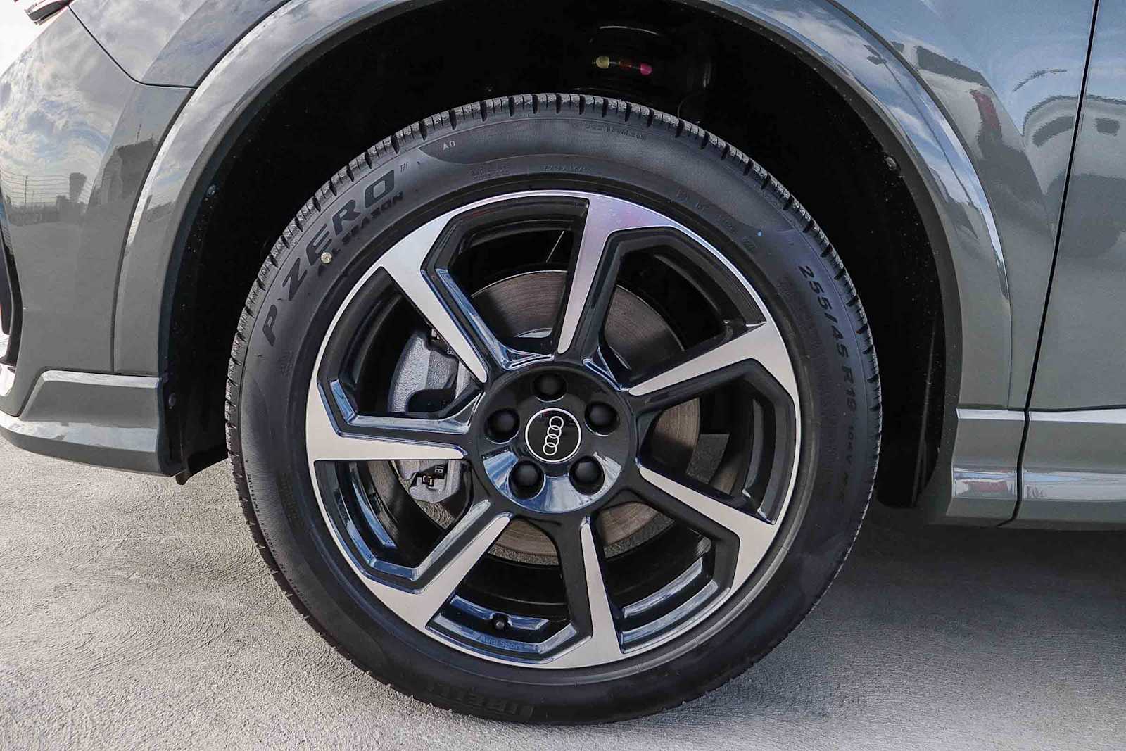 Thumbnail: 2025 Audi Q3 - 13