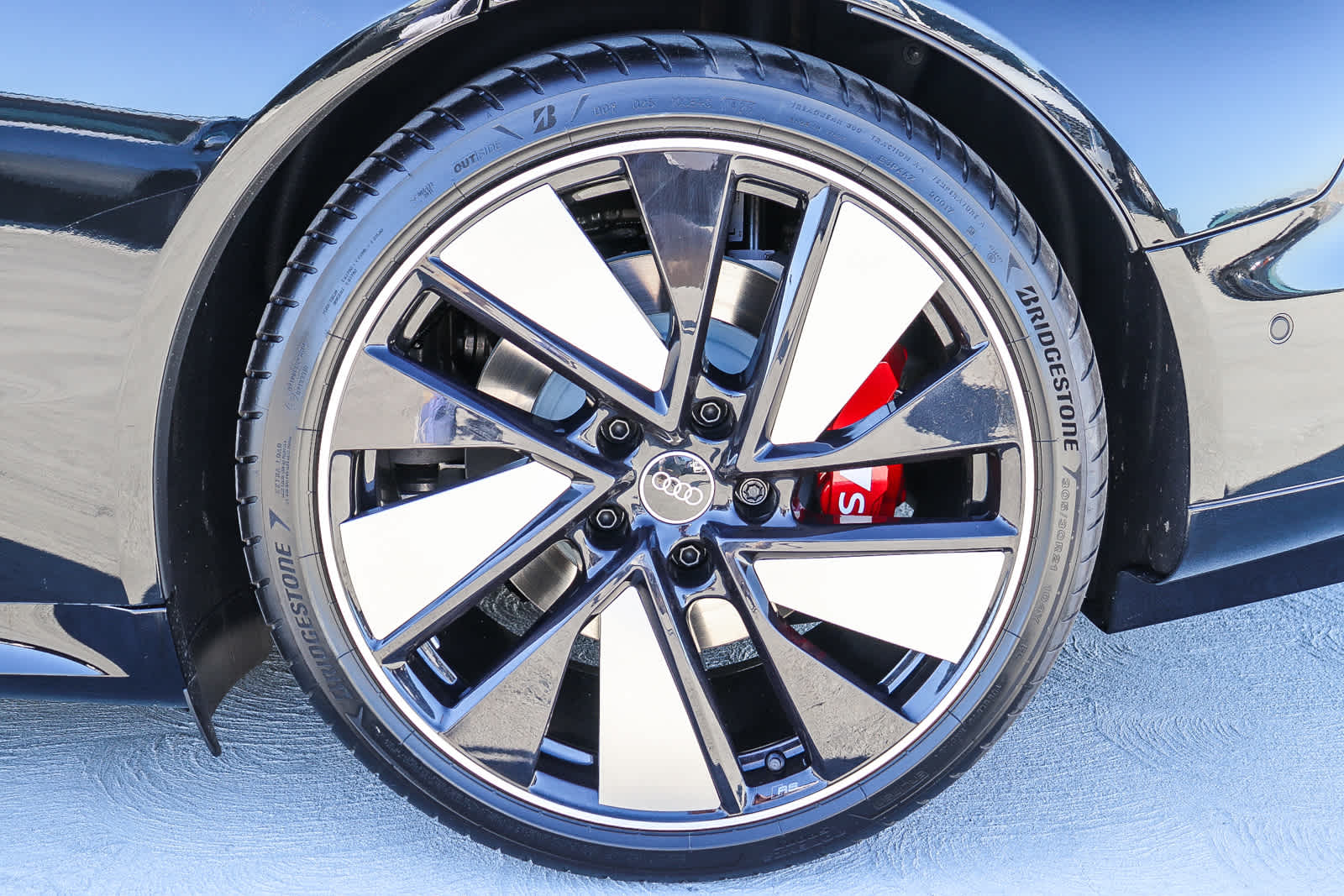 Thumbnail: 2026 Audi e-tron GT - 13