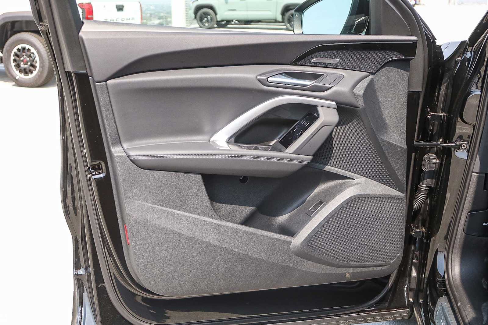 Thumbnail: 2025 Audi Q5 - 21