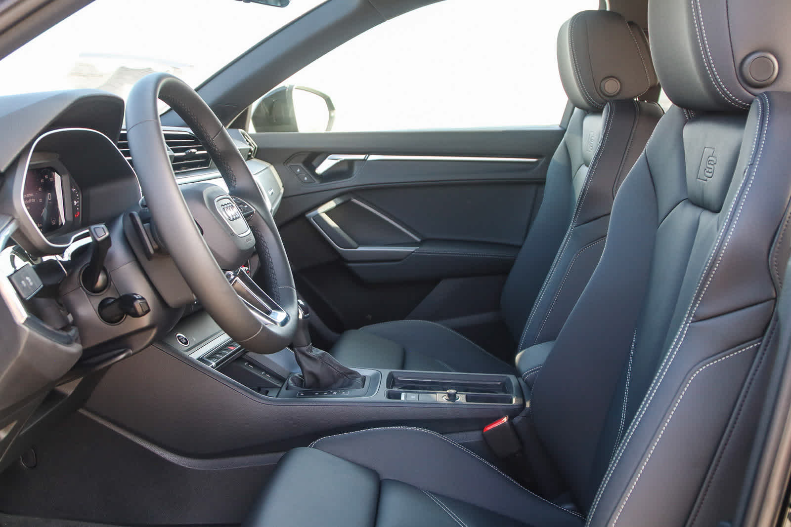 Thumbnail: 2025 Audi Q3 - 25