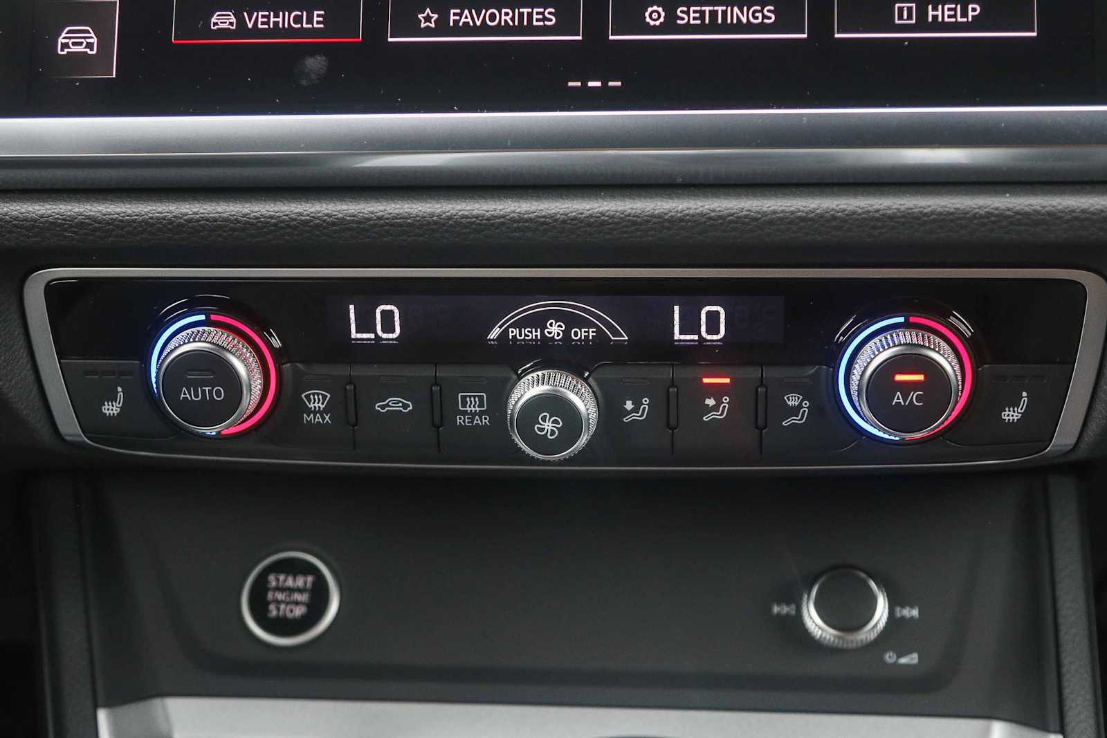 Thumbnail: 2025 Audi Q3 - 19