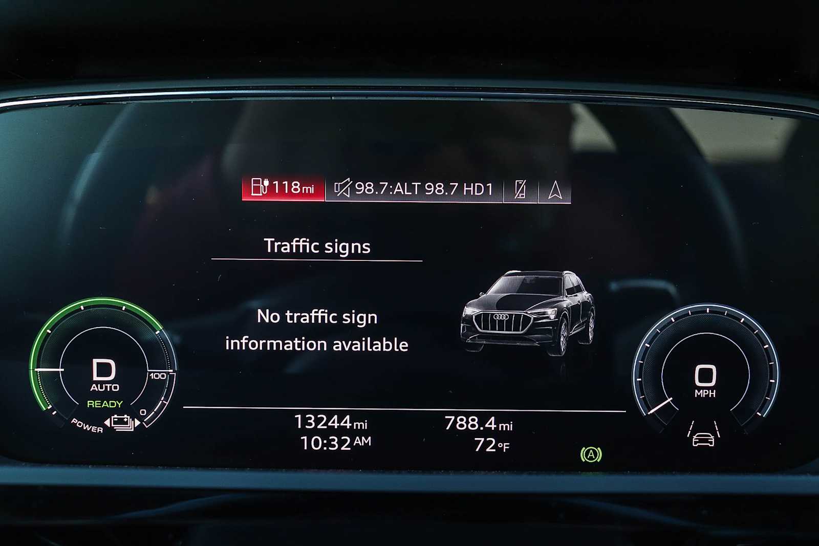 Thumbnail: 2022 Audi e-tron - 34