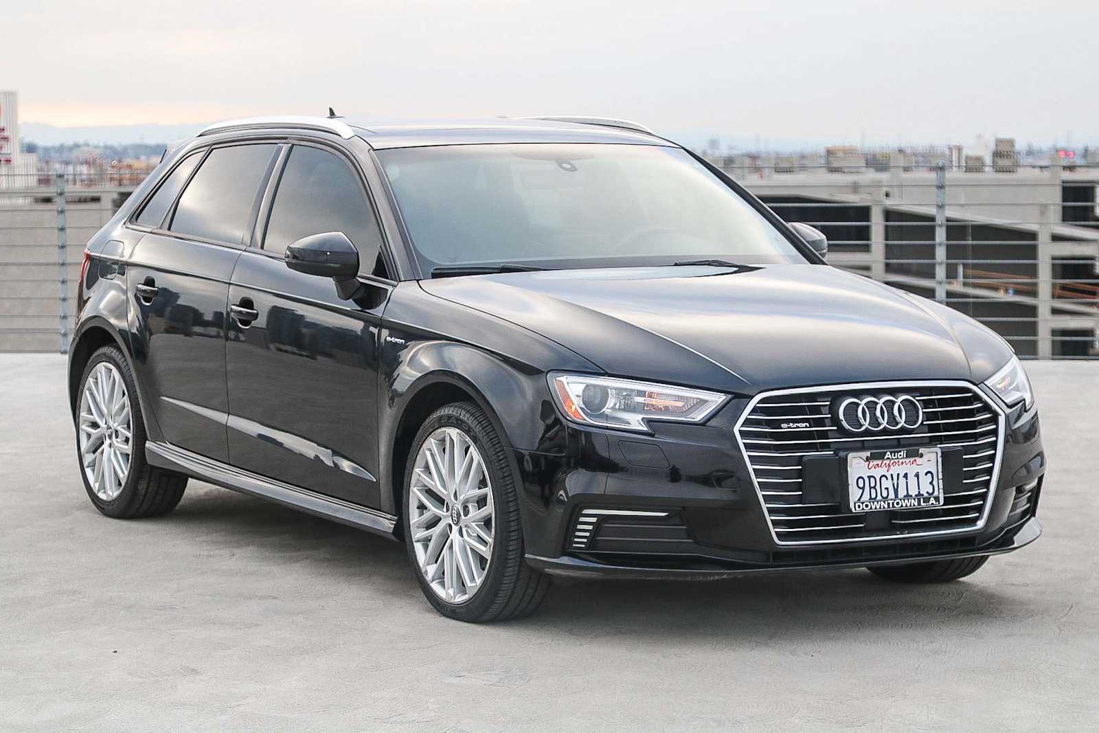 Thumbnail: 2018 Audi A3 e-tron - 3