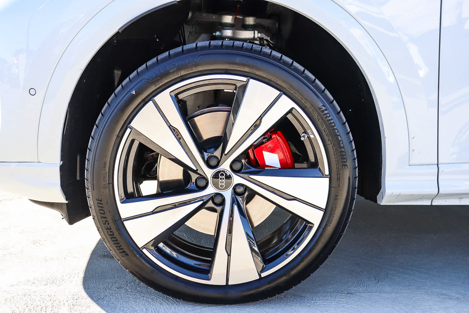 Thumbnail: 2025 Audi SQ5 - 14