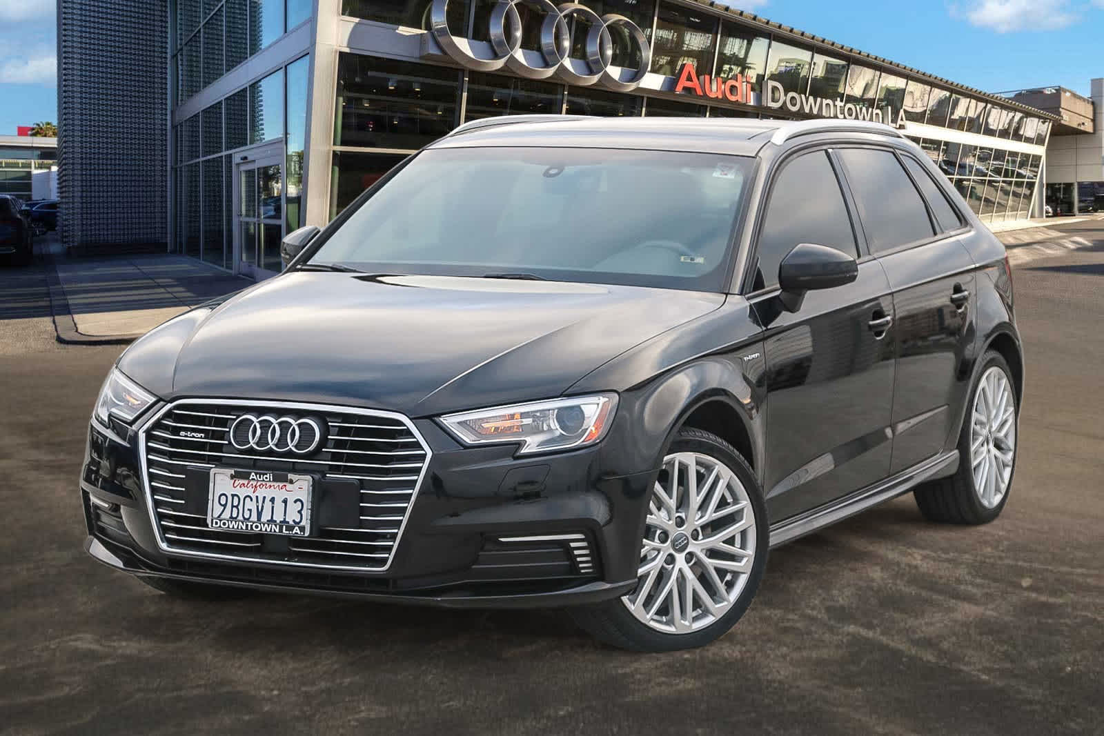 Thumbnail: 2018 Audi A3 e-tron - 1