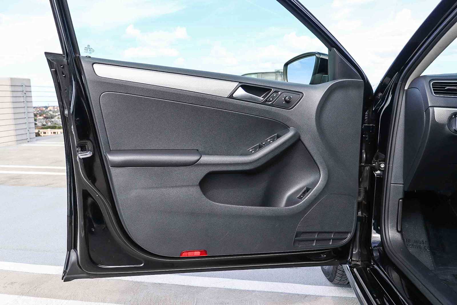 Thumbnail: 2017 Volkswagen Jetta - 30