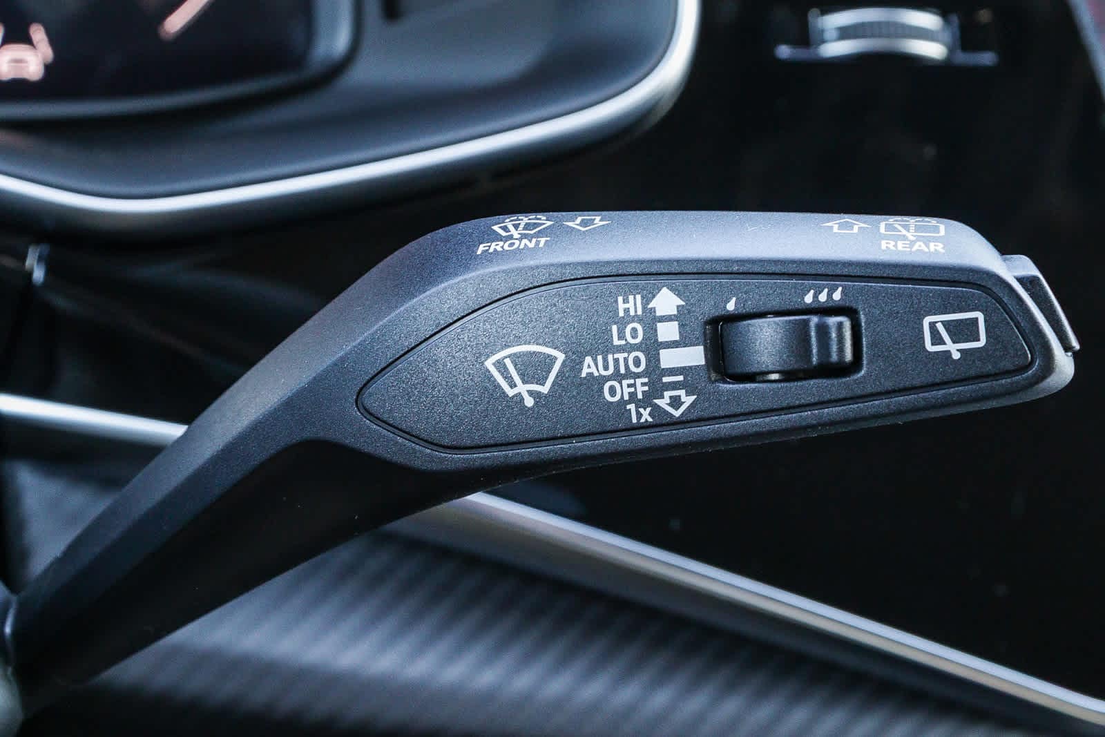 Thumbnail: 2025 Audi RS Q8 - 30