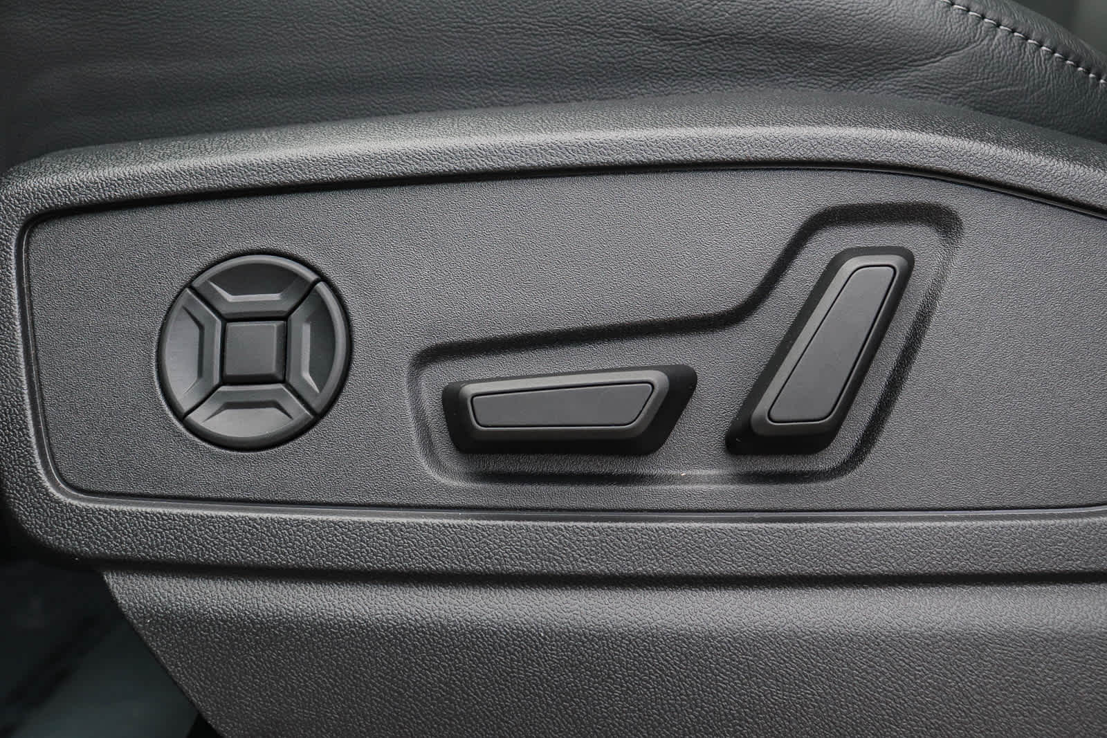 Thumbnail: 2025 Audi Q5 - 25