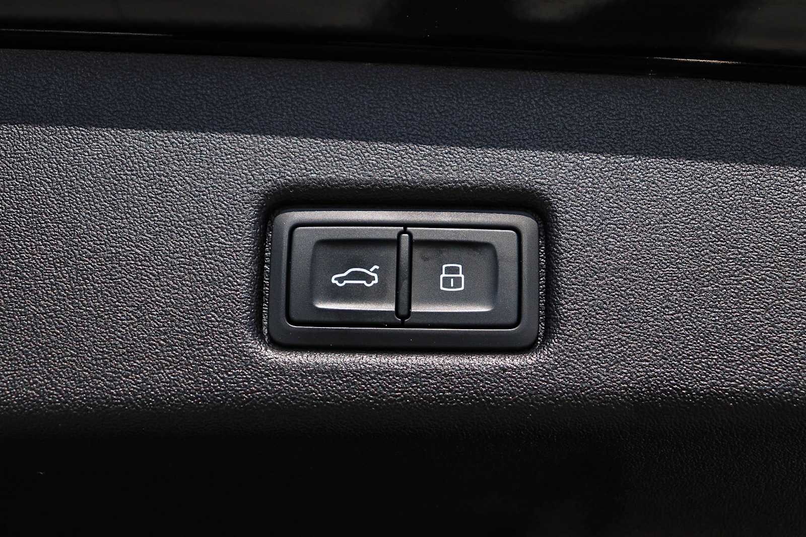 Thumbnail: 2025 Audi Q5 - 36