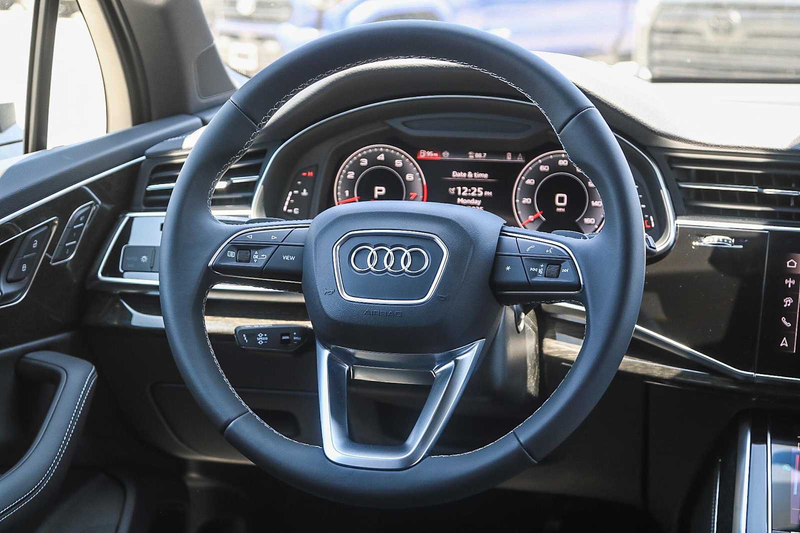 Thumbnail: 2025 Audi Q7 - 16