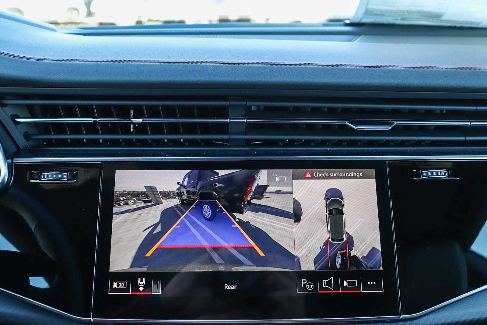 Thumbnail: 2026 Audi Q8 - 36