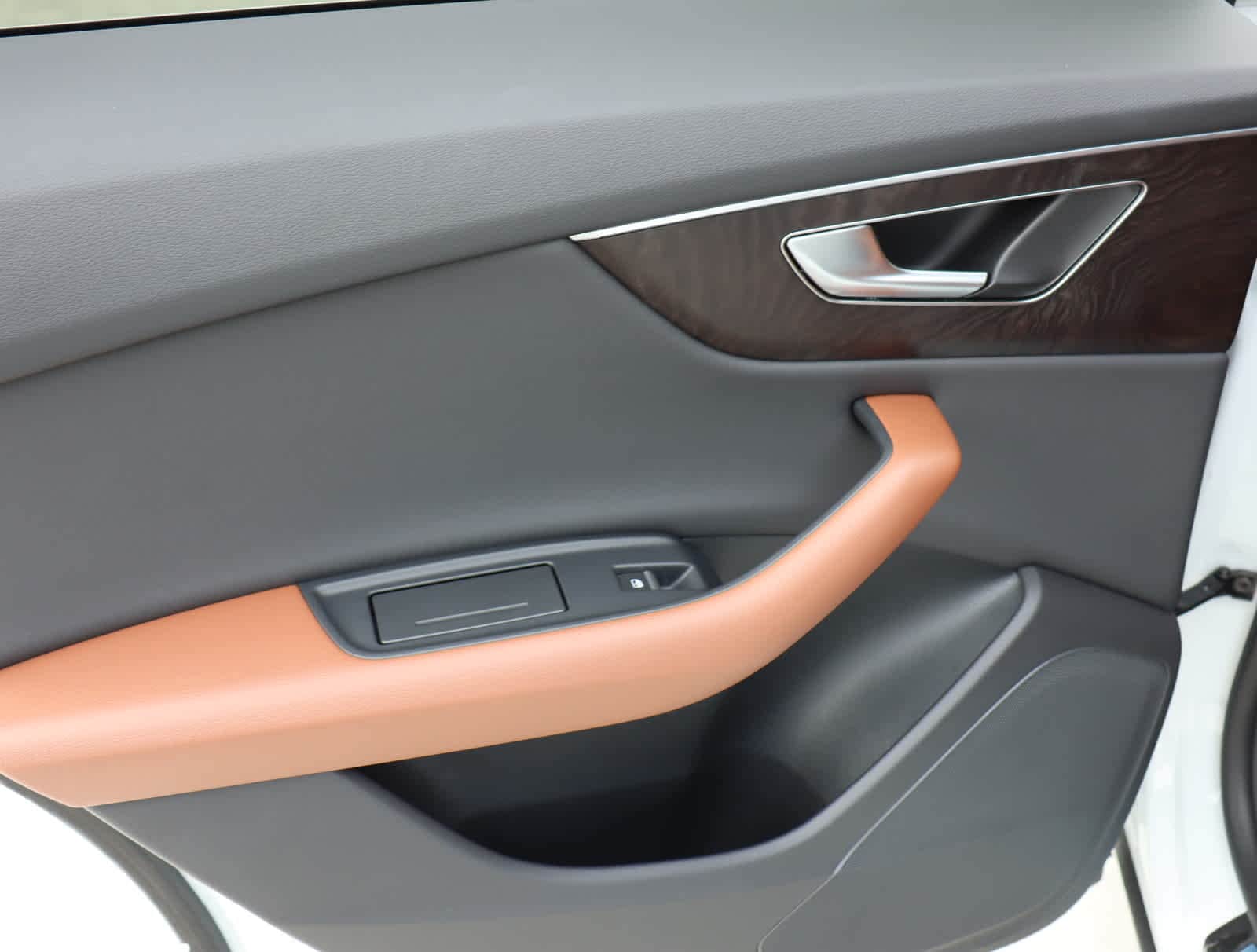 Thumbnail: 2023 Audi Q8 - 41