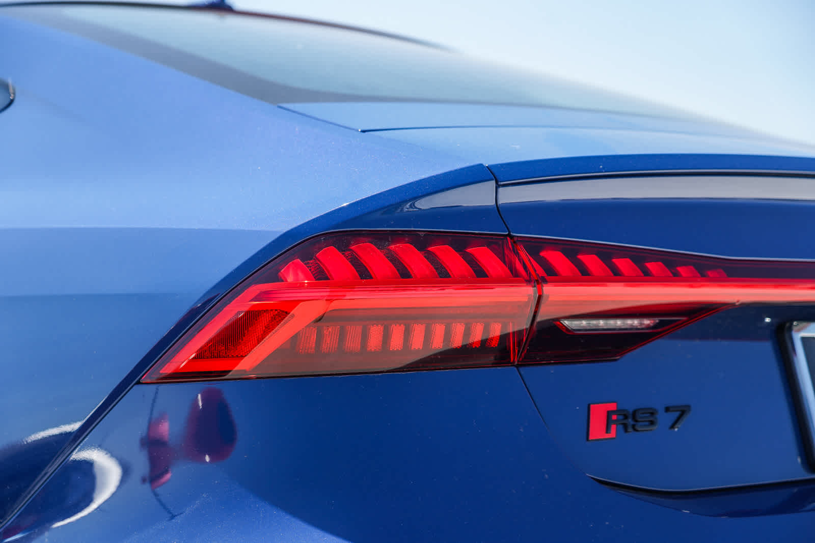 Thumbnail: 2025 Audi RS 7 - 18