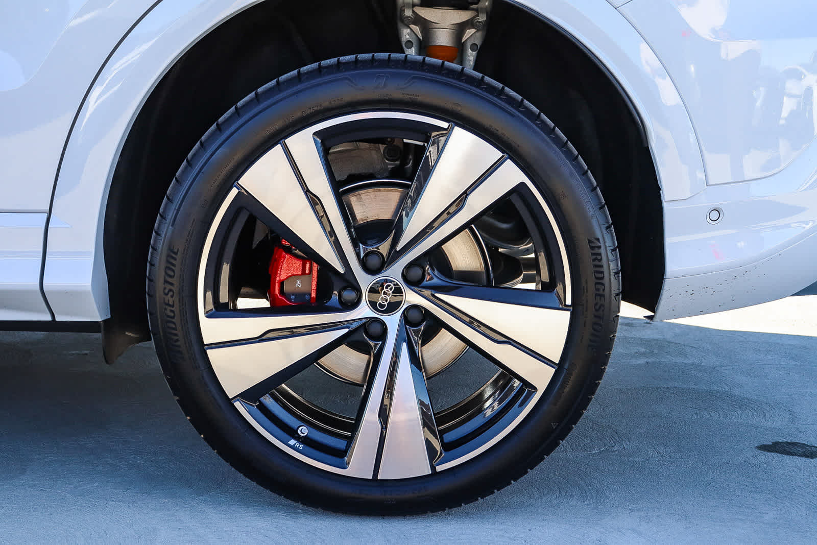 Thumbnail: 2025 Audi SQ5 - 13