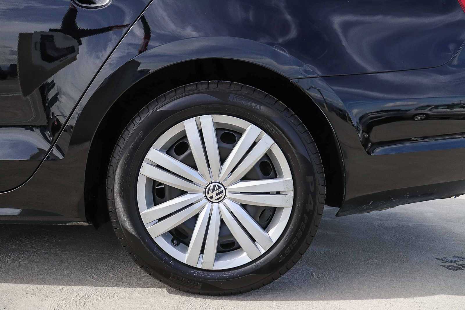 Thumbnail: 2017 Volkswagen Jetta - 13