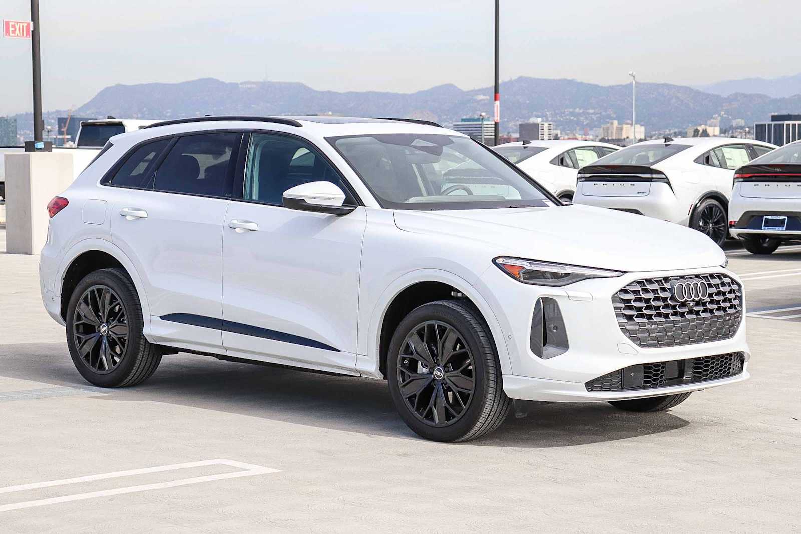 Thumbnail: 2025 Audi Q5 - 3