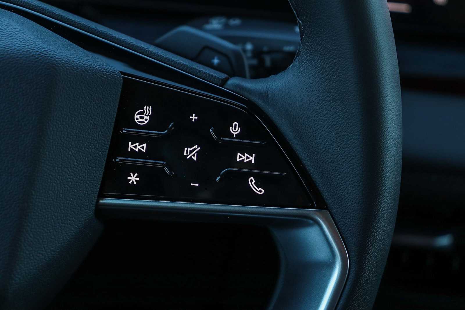 Thumbnail: 2025 Audi Q6 e-tron - 19