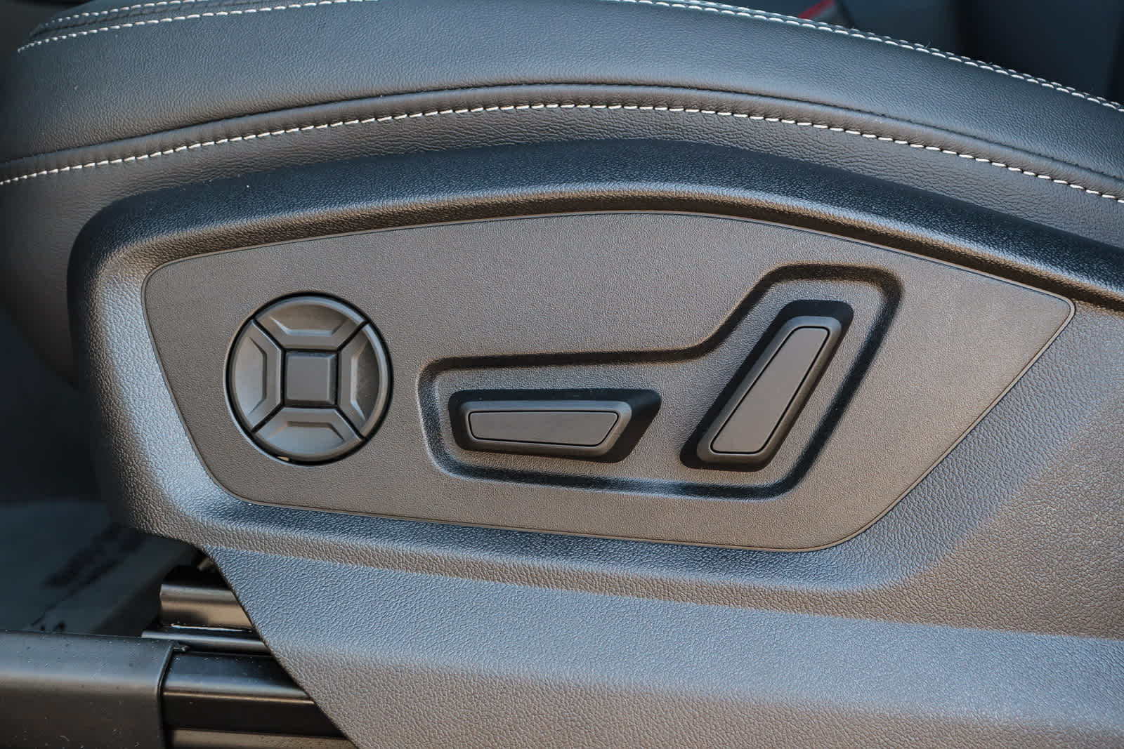 Thumbnail: 2026 Audi Q8 - 26