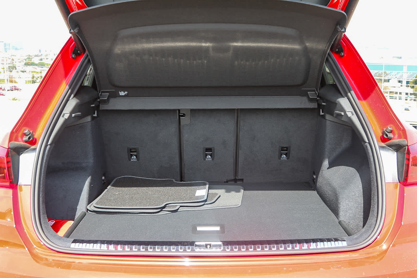 Thumbnail: 2025 Audi Q3 - 25