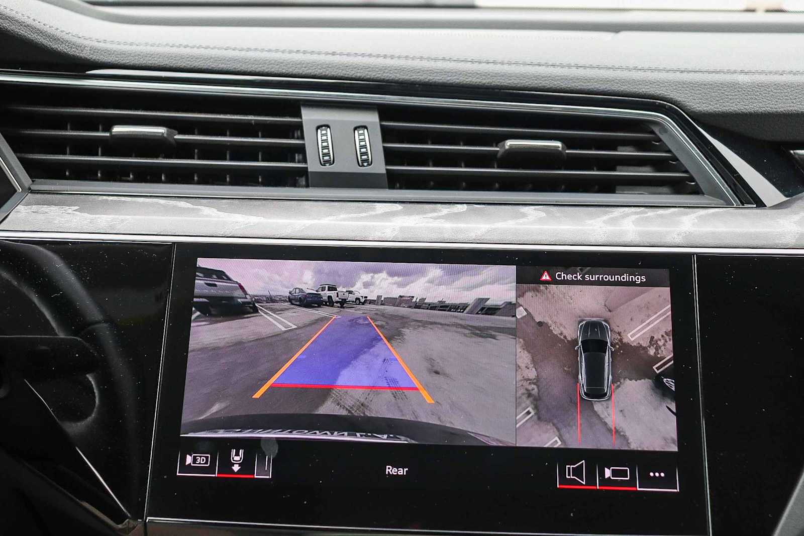 Thumbnail: 2024 Audi Q8 e-tron - 35