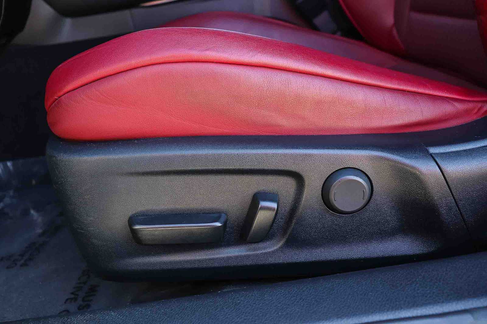 Thumbnail: 2019 Lexus IS - 29