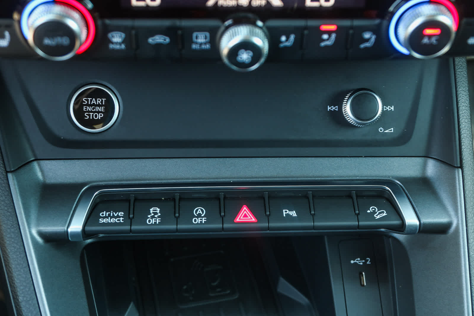 Thumbnail: 2025 Audi Q3 - 27