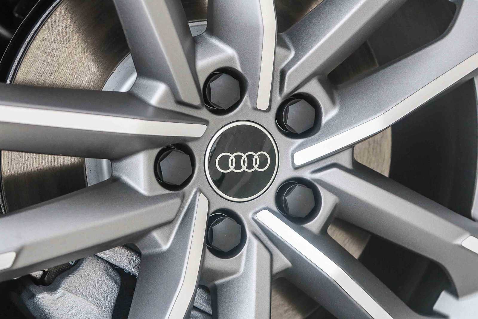 Thumbnail: 2025 Audi Q3 - 15