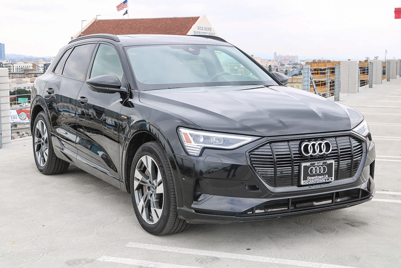2022 Audi e-tron Premium photo 3