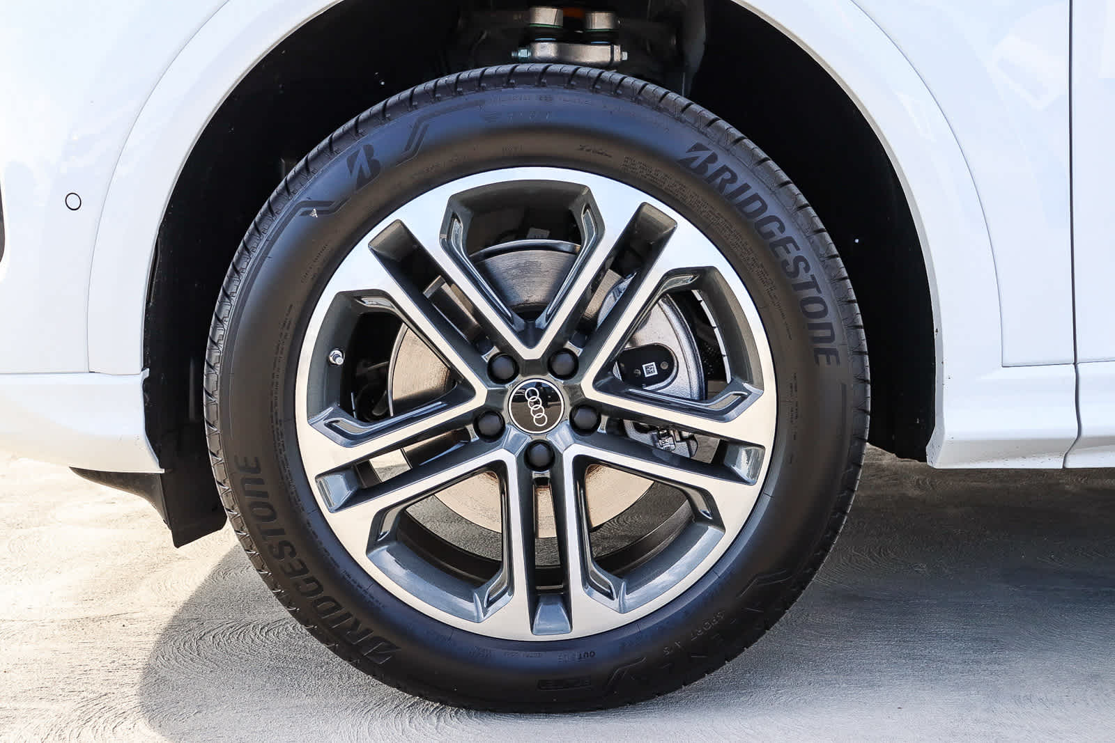 Thumbnail: 2025 Audi Q5 - 14