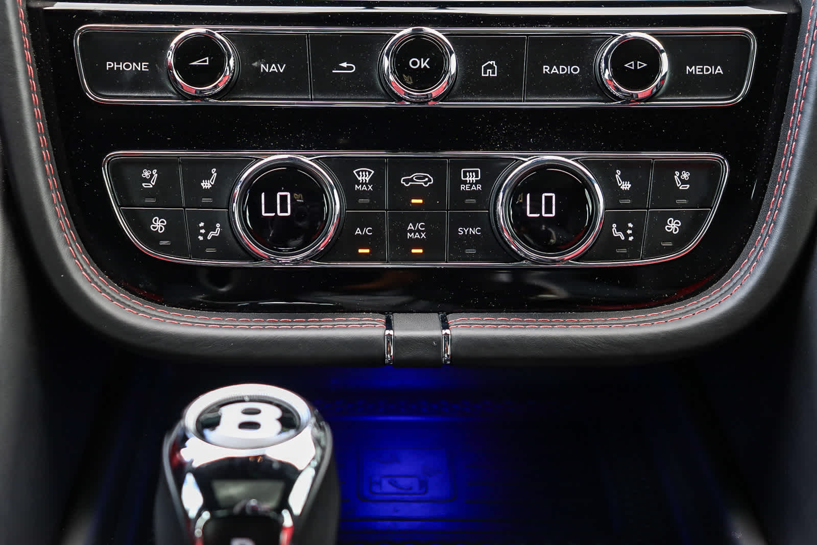 Thumbnail: 2021 Bentley Bentayga - 18