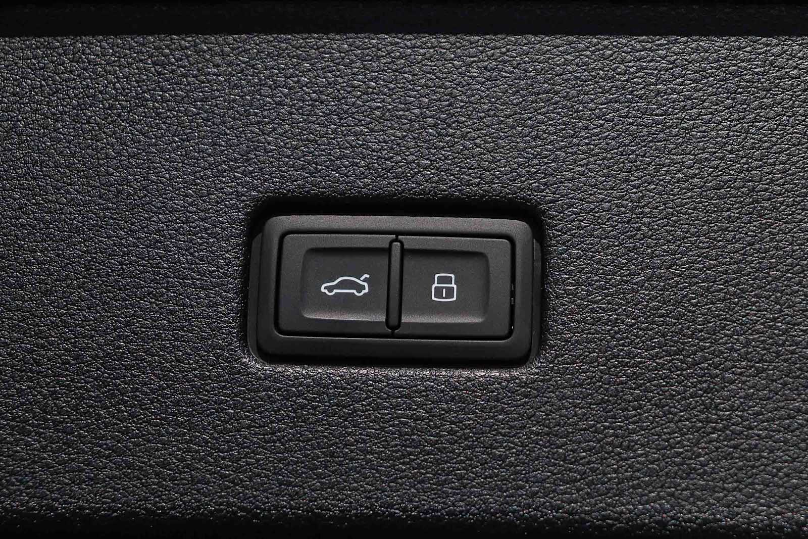 Thumbnail: 2026 Audi Q8 - 40