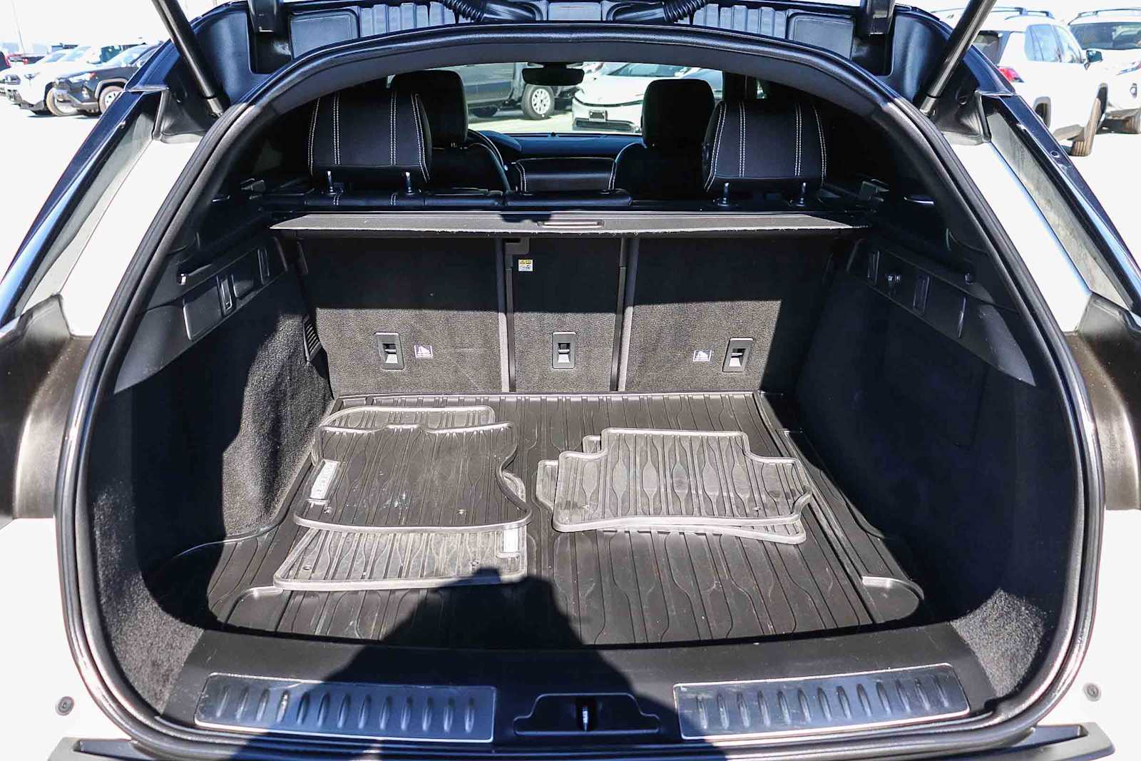 Thumbnail: 2020 Land Rover Range Rover Velar - 36