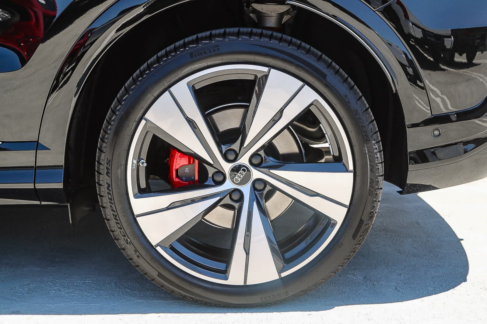 Thumbnail: 2025 Audi SQ5 - 10