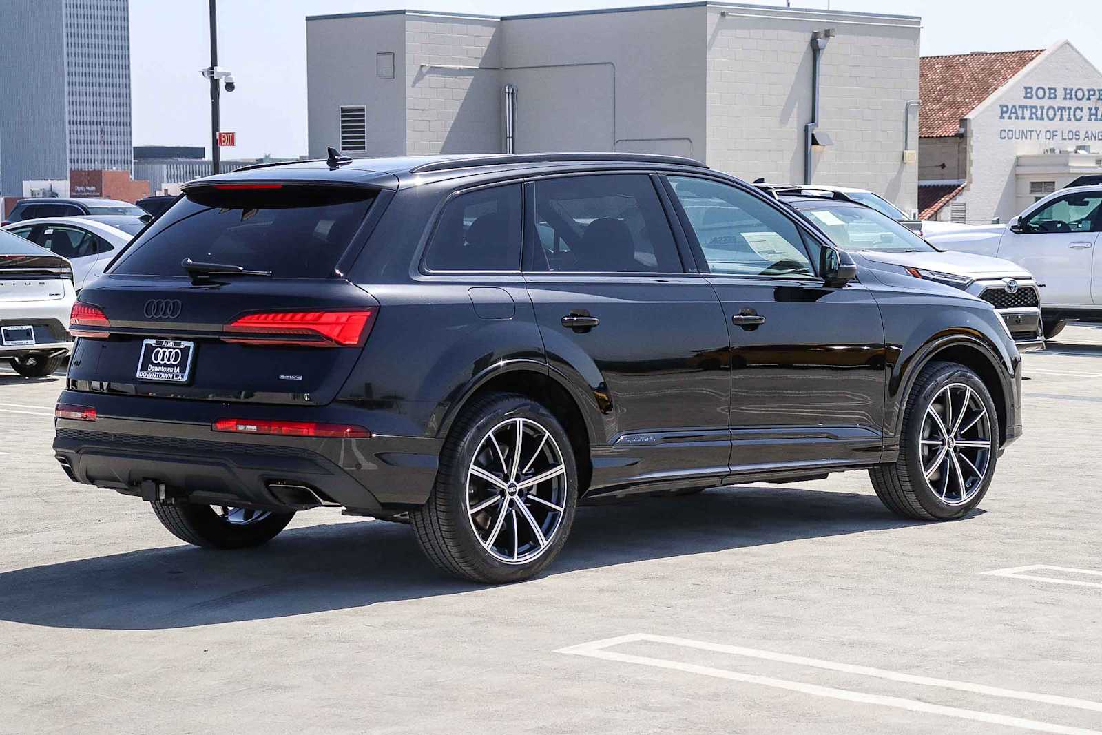 Thumbnail: 2026 Audi Q7 - 4