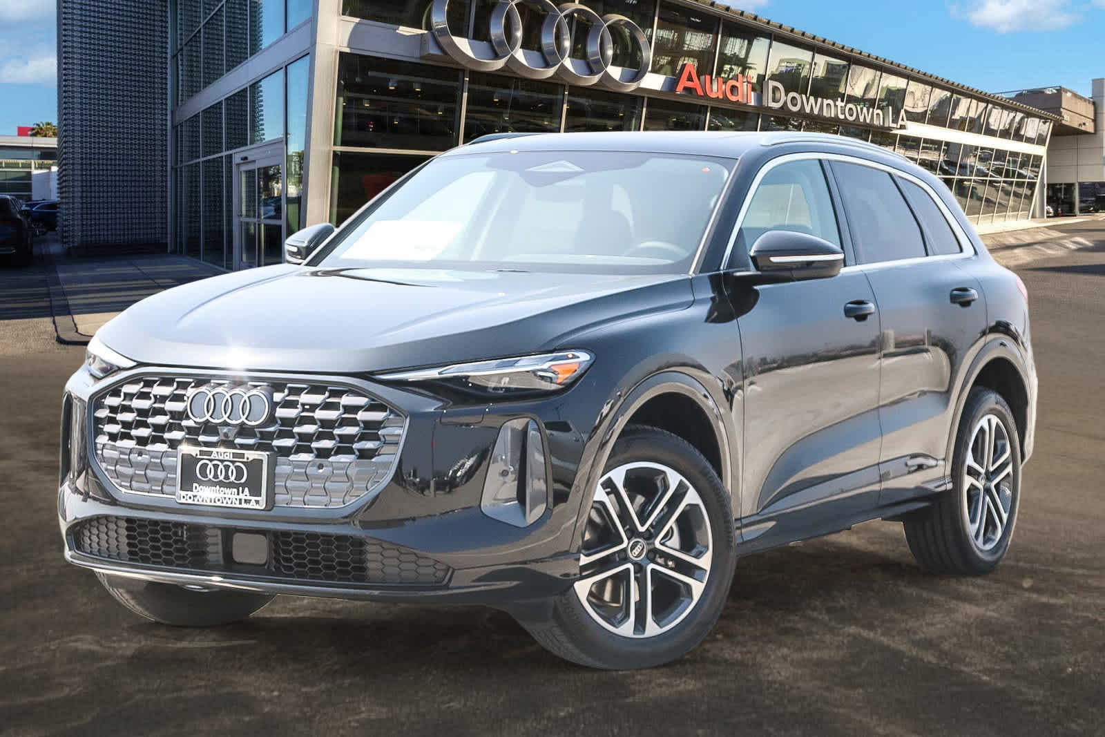 Thumbnail: 2025 Audi Q5 - 1