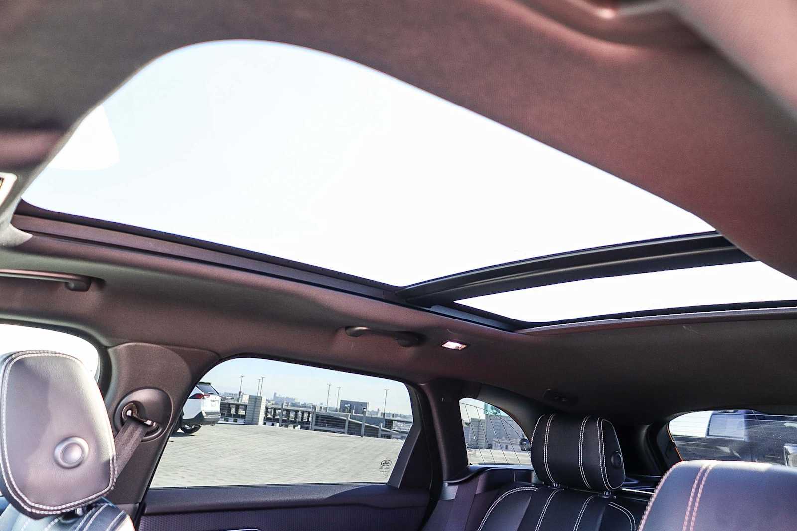 Thumbnail: 2020 Land Rover Range Rover Velar - 34