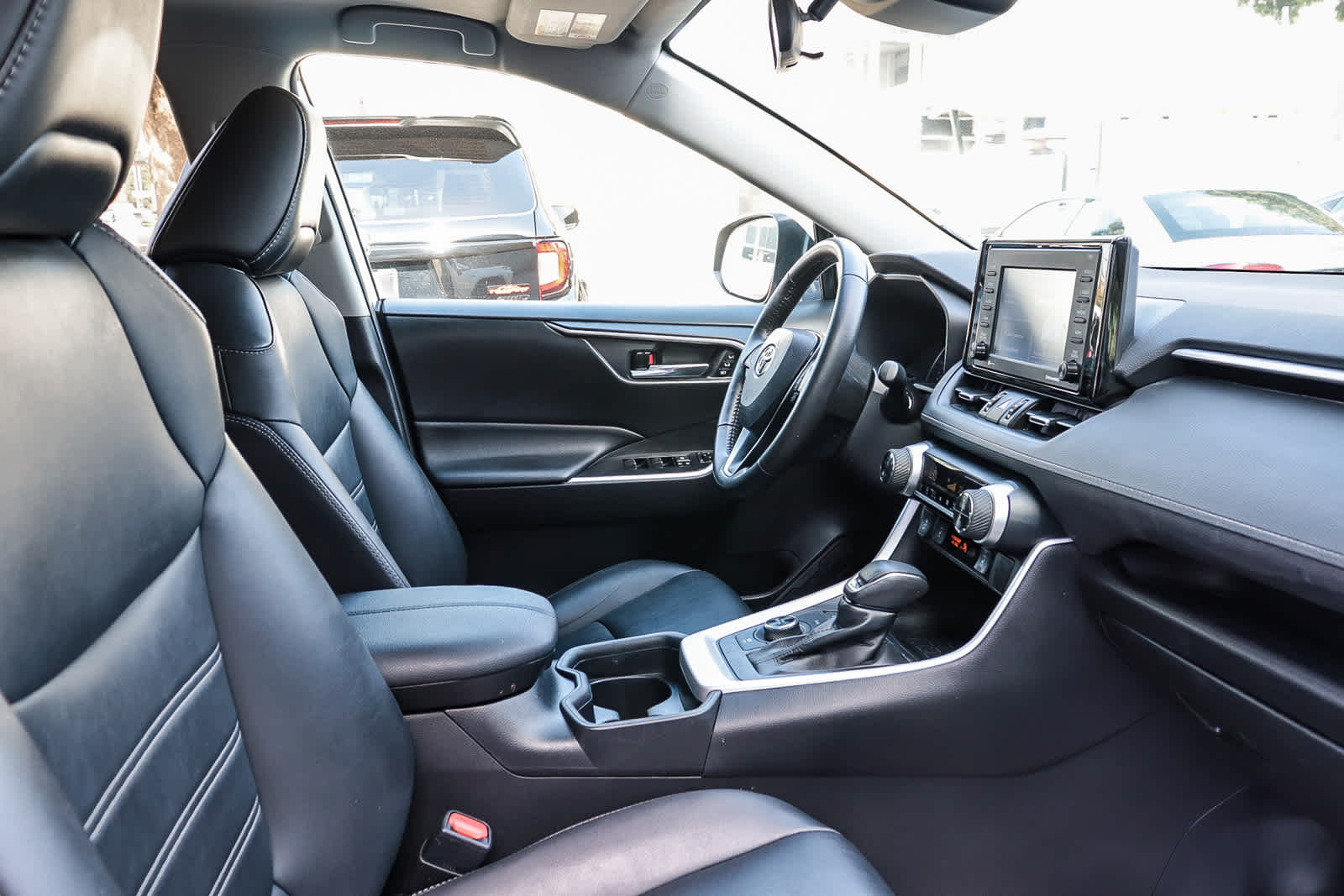 Thumbnail: 2021 Toyota RAV4 - 22