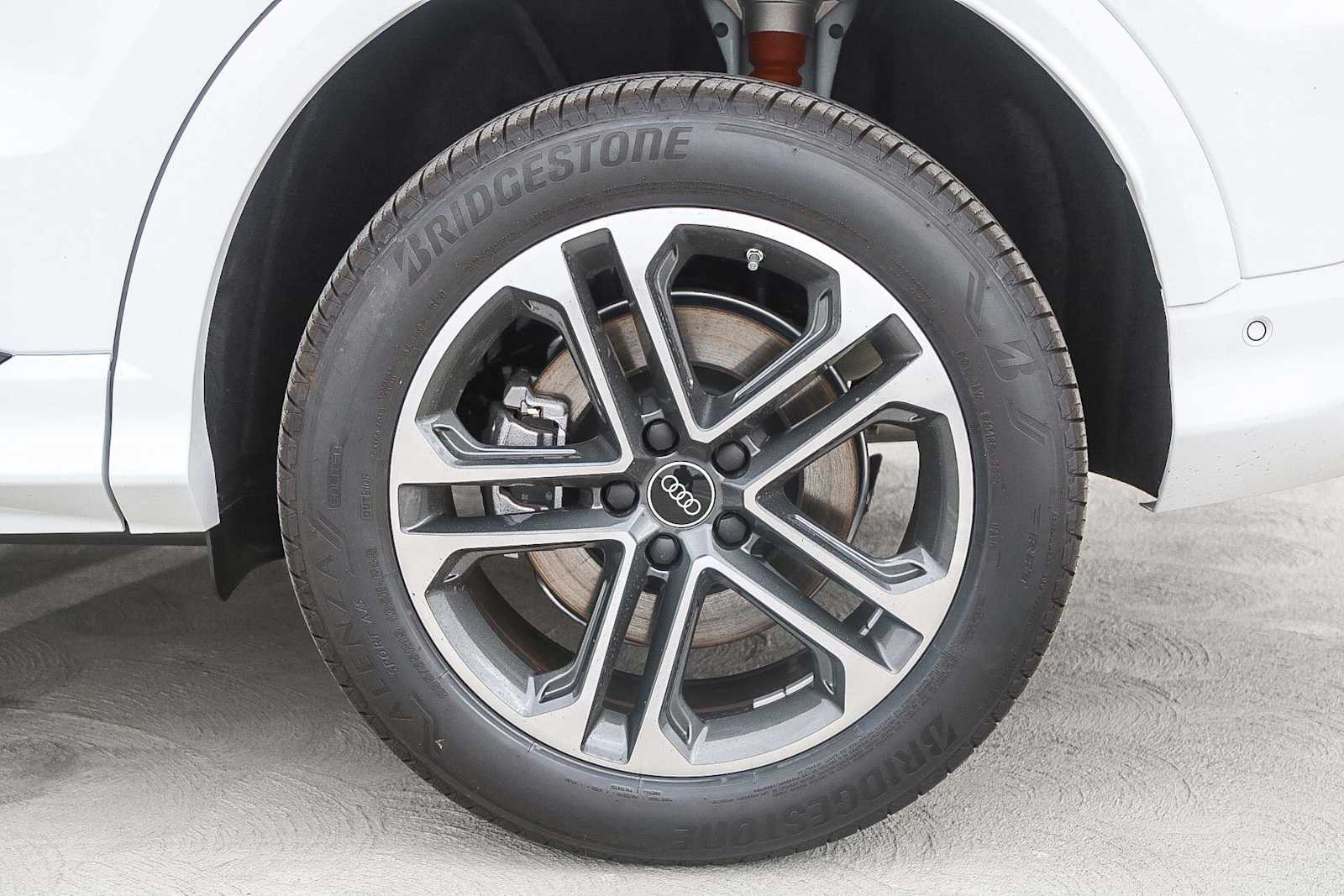 Thumbnail: 2025 Audi Q5 - 10