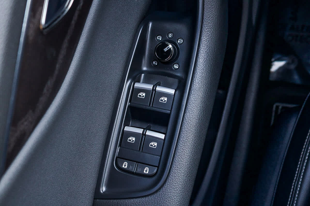 Thumbnail: 2022 Audi Q8 - 33