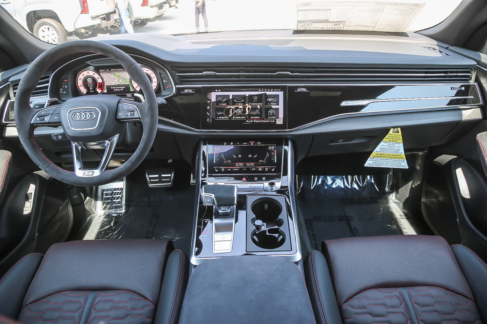 Thumbnail: 2025 Audi RS Q8 - 14