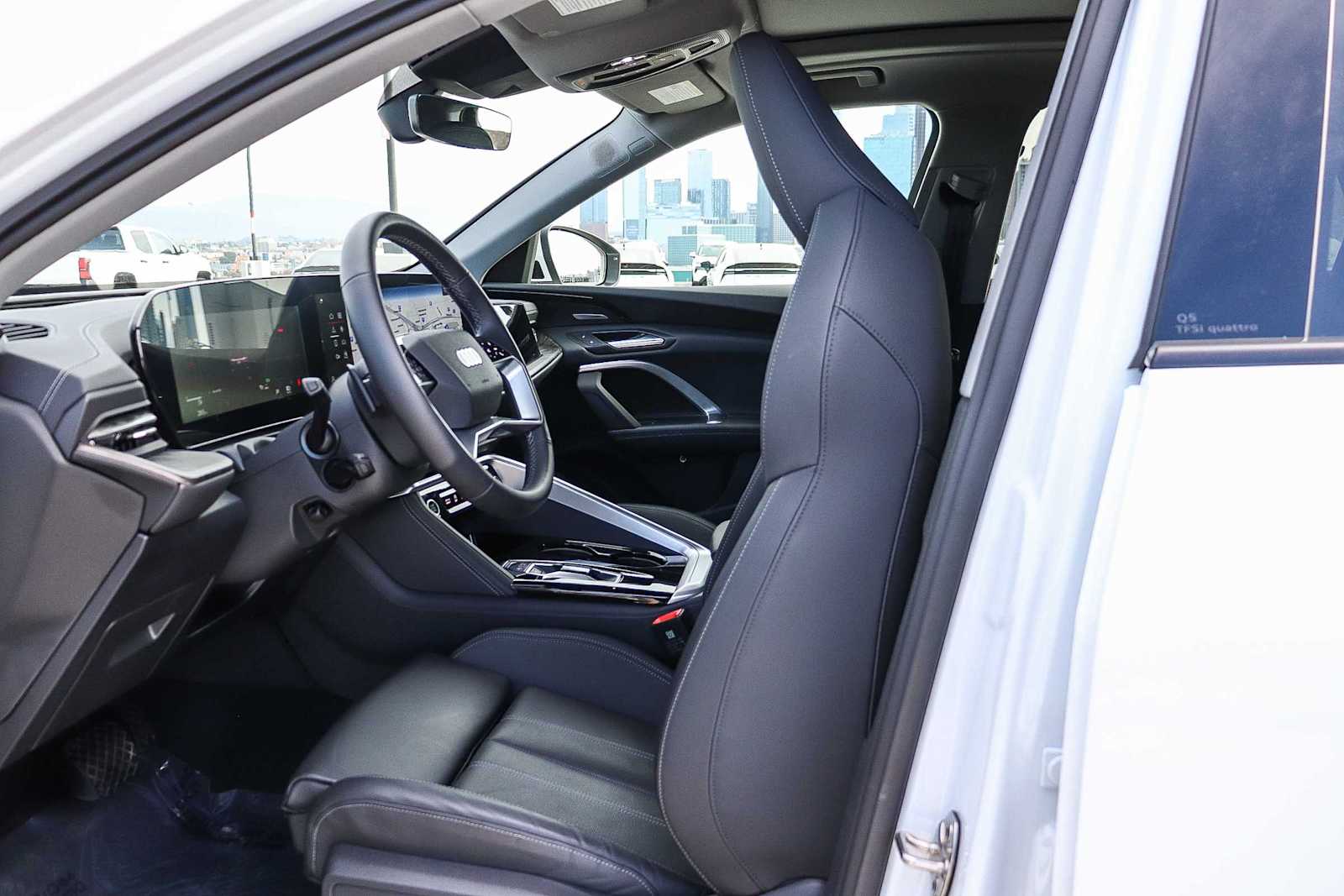 Thumbnail: 2025 Audi Q5 - 22