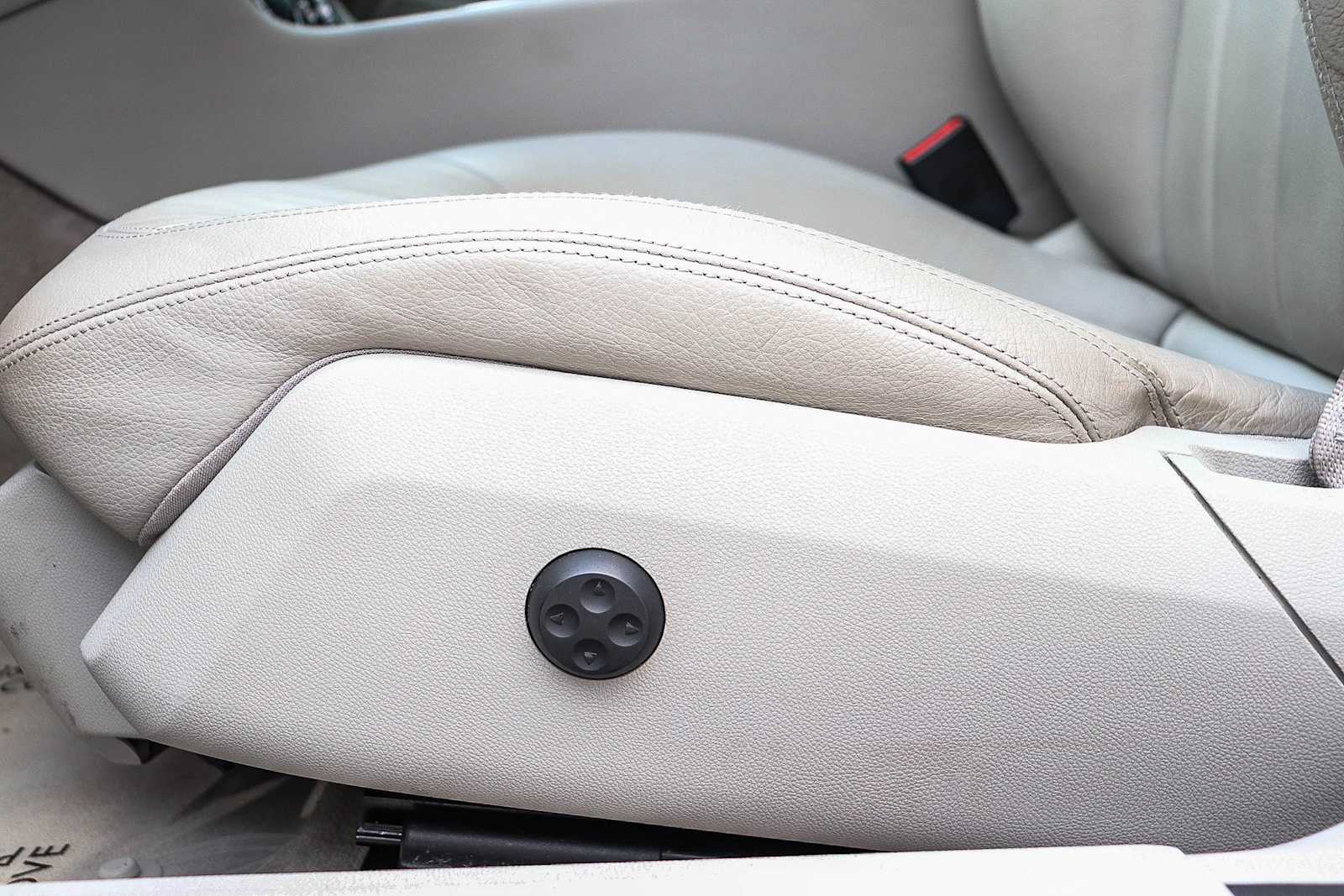 Thumbnail: 2013 Mercedes-Benz CLS - 28