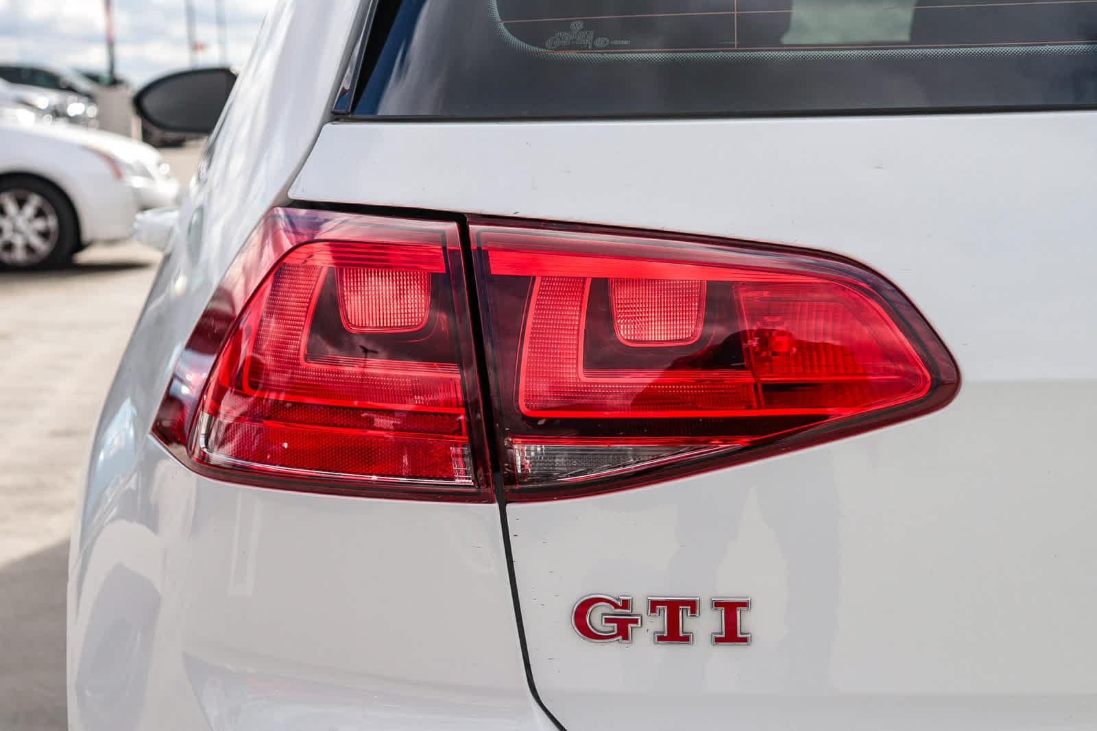 Thumbnail: 2017 Volkswagen Golf - 12