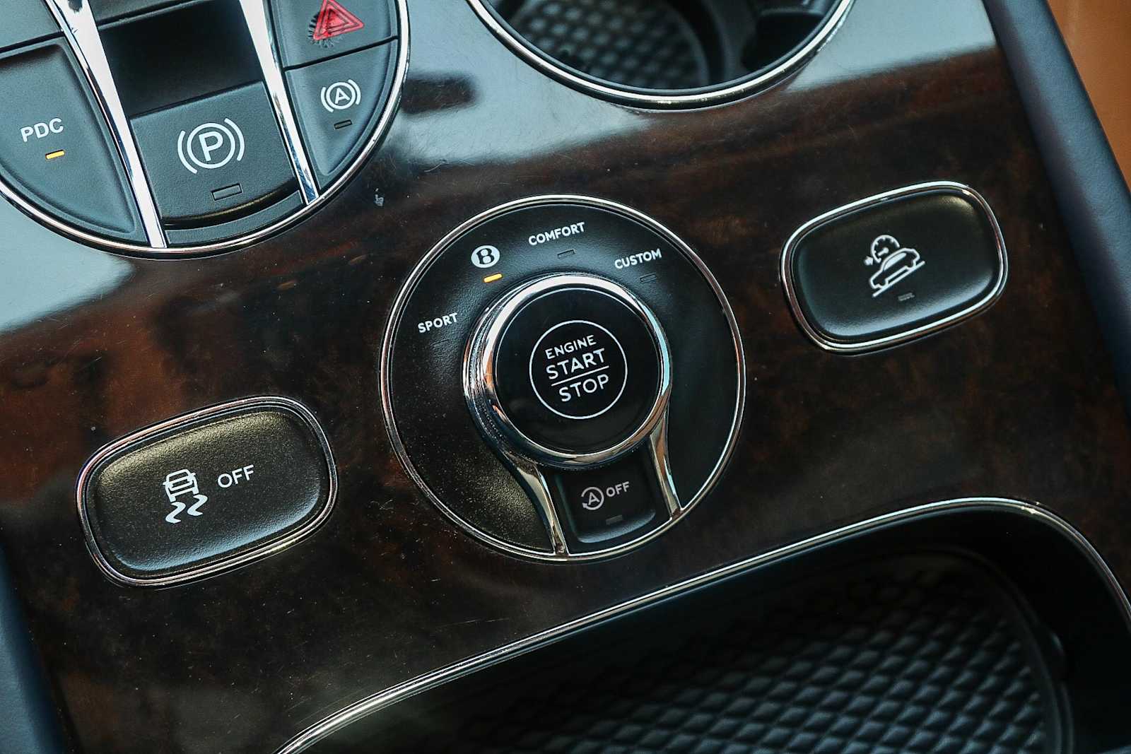 Thumbnail: 2019 Bentley Bentayga - 23