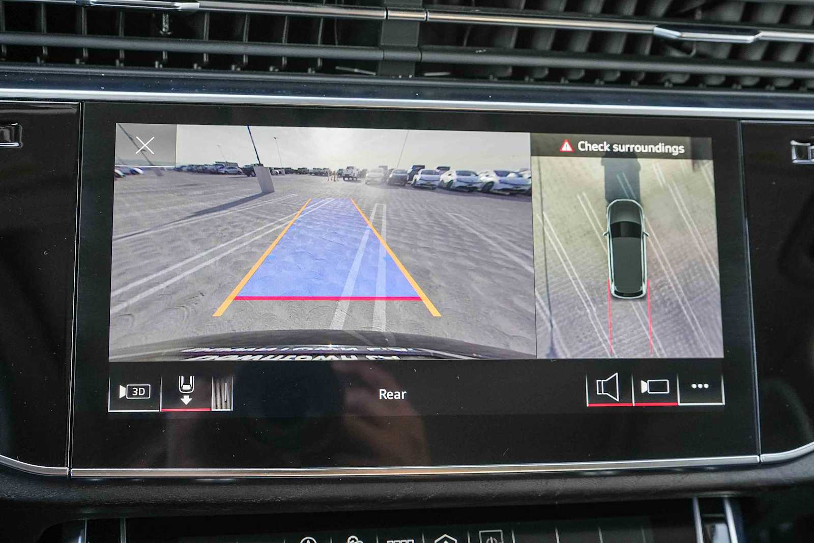 Thumbnail: 2022 Audi Q7 - 36