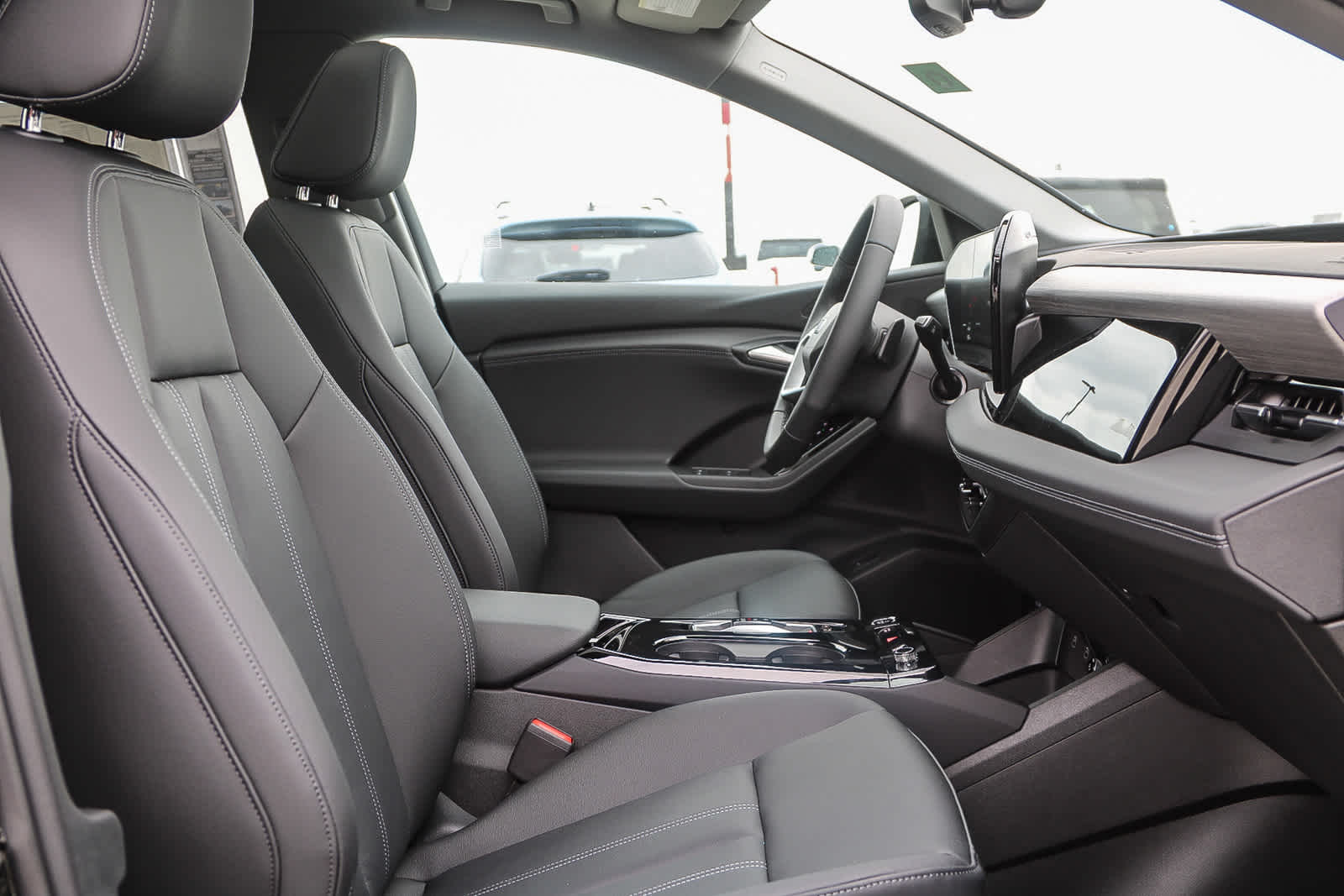 Thumbnail: 2025 Audi Q6 e-tron - 17