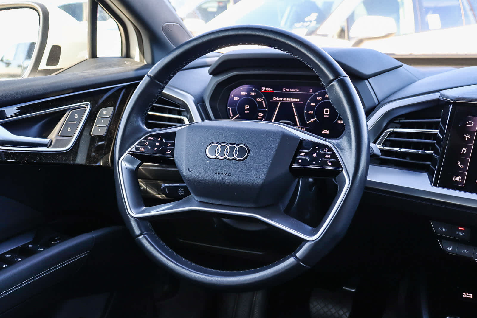 Thumbnail: 2023 Audi Q4 e-tron - 21