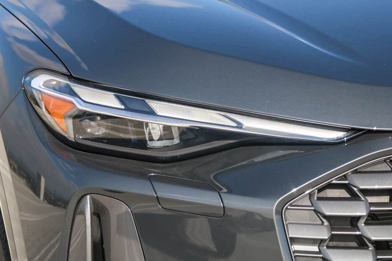 Thumbnail: 2025 Audi Q5 - 4