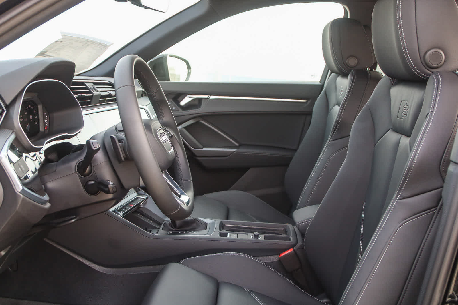 Thumbnail: 2025 Audi Q3 - 26