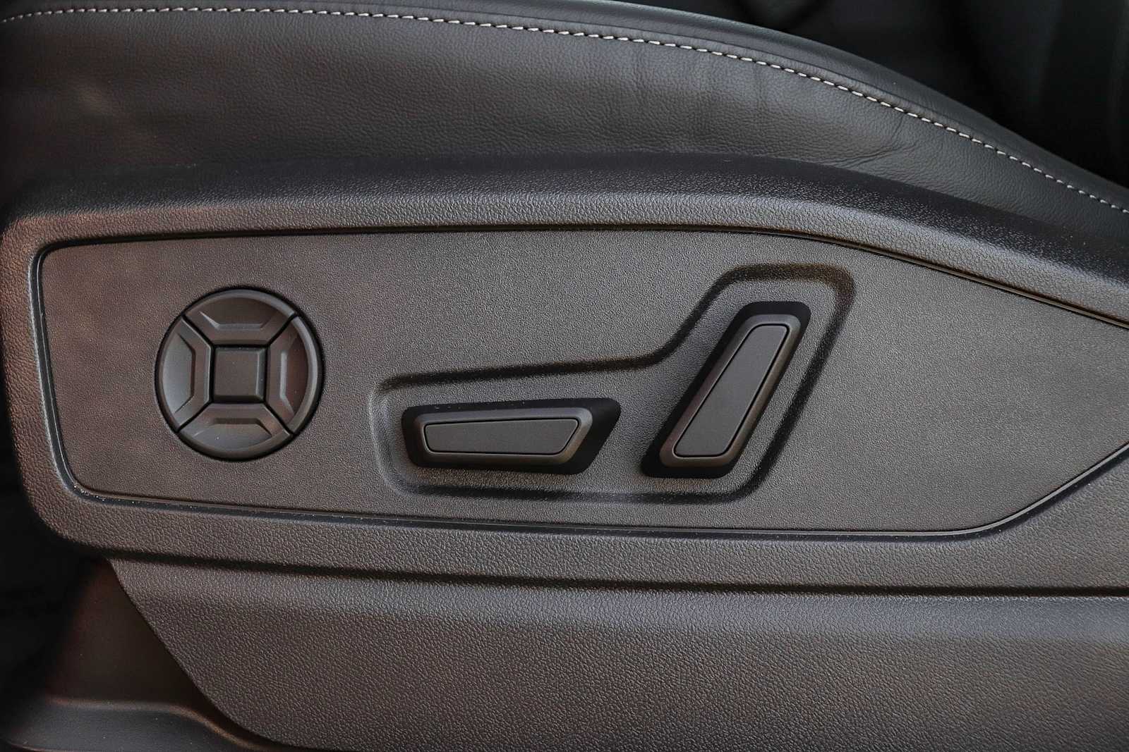 Thumbnail: 2025 Audi Q5 - 25